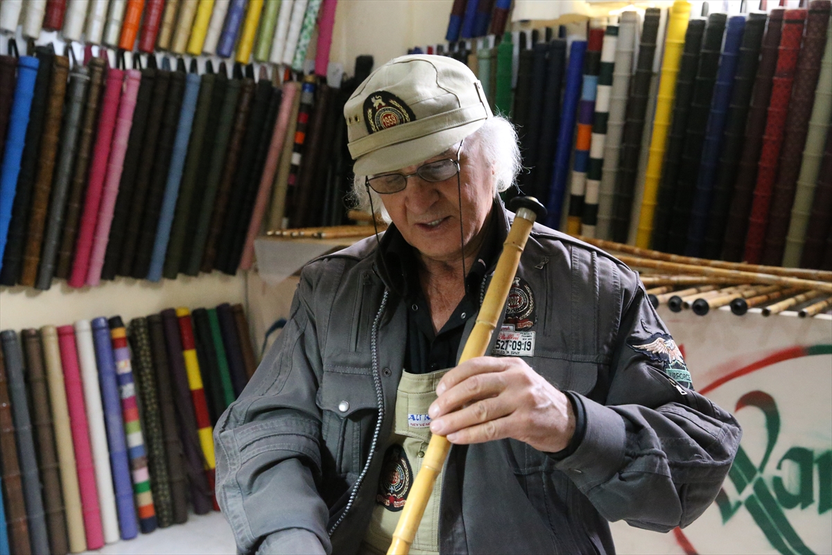 - Hatay'da hasadını yaptıktan sonra kuruttuğu kamışlardan ney üreten Ali