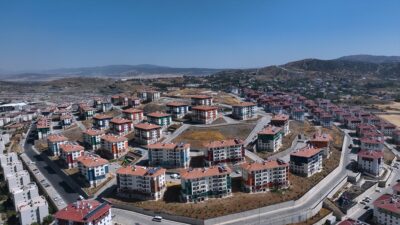 - "Karanlıkları aydınlatmaya, umudu yeniden yeşertmeye bazen bir anahtar yetiyor.