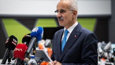 - "Karayolu ekiplerimiz 457 karla mücadele merkezimizden 12 bin 866