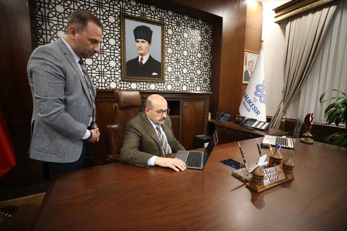 BALIKESİR (AA) – Balıkesir Valisi İsmail Ustaoğlu, Anadolu Ajansının (AA)