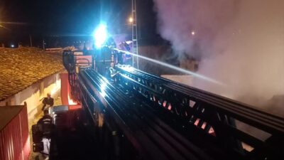 BALIKESİR (AA) – Balıkesir'in Manyas ilçesinde samanlıkta çıkan yangın ekiplerce