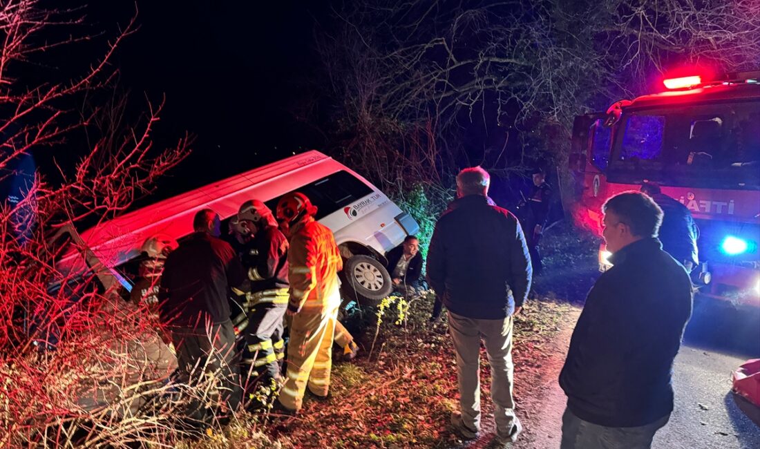 BARTIN (AA) – Bartın'da minibüsün şarampole devrilmesi sonucu 4 kişi