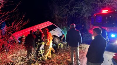 BARTIN (AA) – Bartın'da minibüsün şarampole devrilmesi sonucu 4 kişi