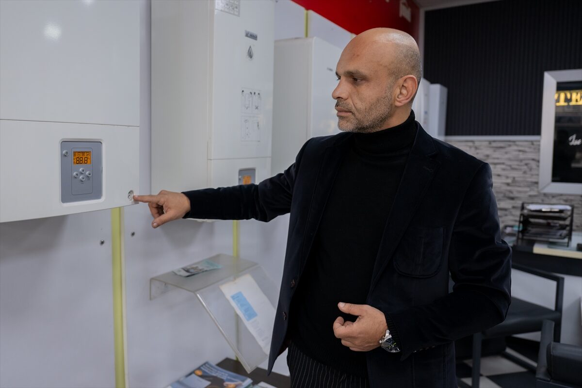 - Kombi ustası Nurettin Geylan:
- "2 aydır yoğun şekilde sıcak