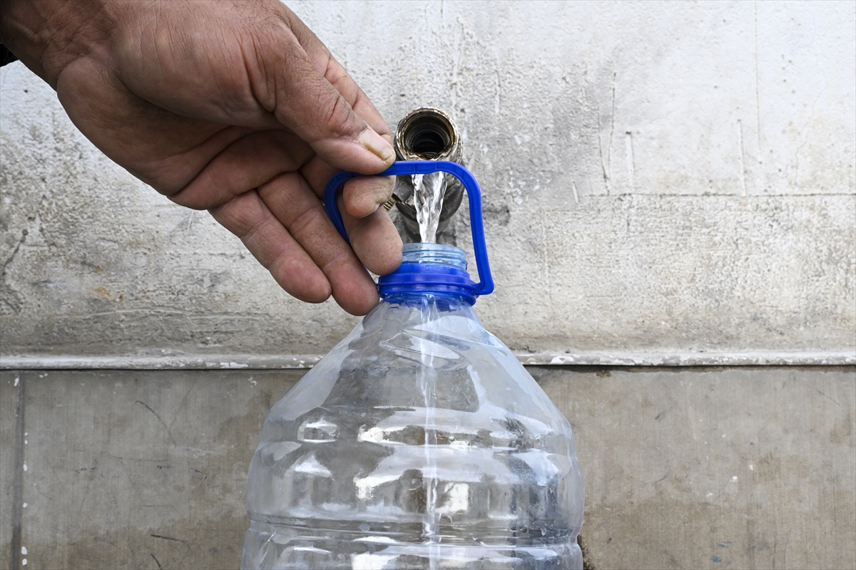 ANKARA (AA) – Ankara’nın Sincan ilçesinde, su kesintisi nedeniyle vatandaşlar