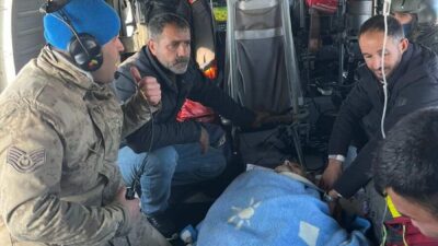 BATMAN (AA) – Batman'ın Gercüş ilçesinde kar nedeniyle yolu kapanan