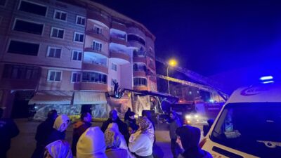 - İş yerinin bulunduğu binada mahsur kalanlar balkonlardan tahliye edildi