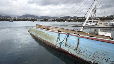 MUĞLA (AA) – Muğla'nın Bodrum ilçesinde bir tekne, kuvvetli rüzgar