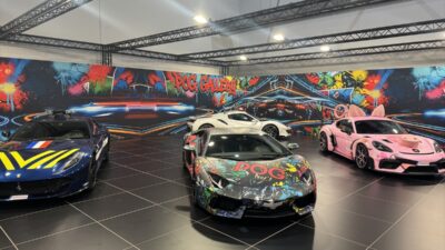 - Elektrikli araçların ön plana çıktığı fuarda, son model otomobil,