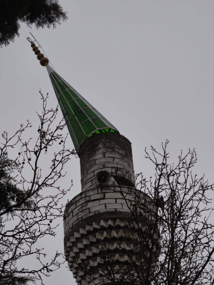 BURDUR (AA) – Burdur'un Yeşilova ilçesinde etkili olan şiddetli rüzgar,