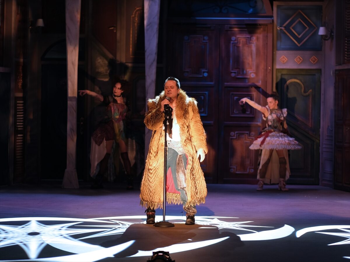 BURSA (AA) – Bursa Devlet Tiyatrosu, Fransız yazar Moliere'in kaleme