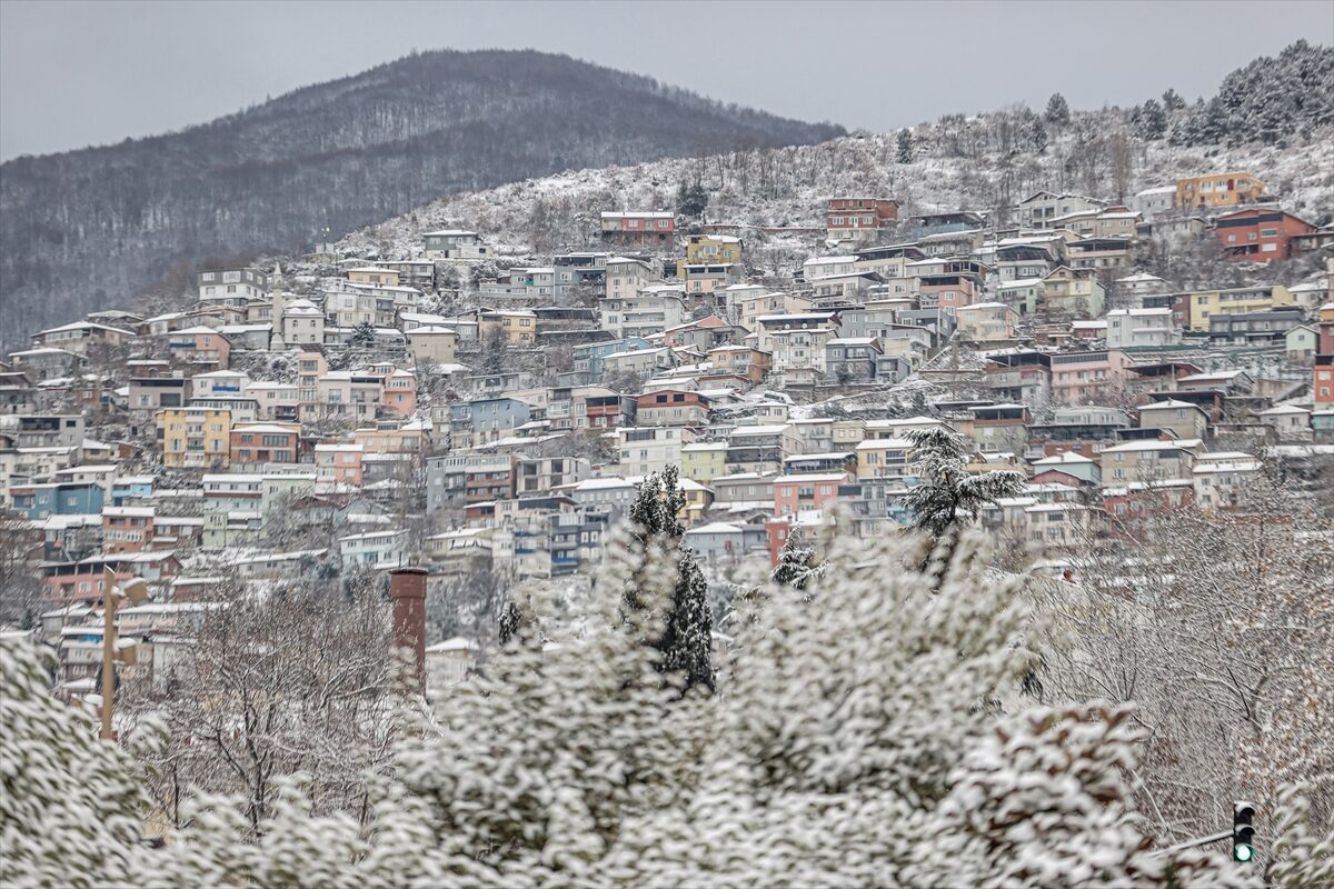 BURSA (AA) – Bursa kent merkezi ile Yalova'nın yüksek kesimlerinde