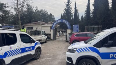 BURSA (AA) – Bursa'nın Yıldırım ilçesinde bir bebeğin cenazesinin, mezarlığa