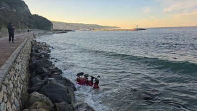 BURSA (AA) – Bursa'nın Mudanya ilçesinde üç tekerlekli motosikletin denize