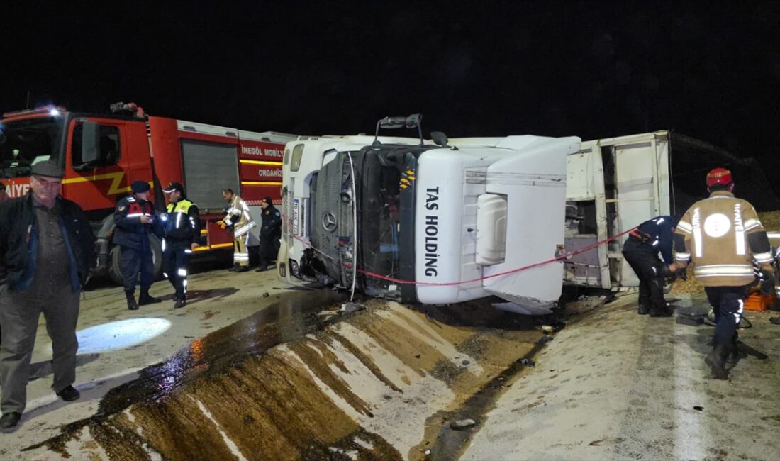 BURSA (AA) – Bursa'nın İnegöl ilçesinde devrilen tırın sürücüsü hayatını