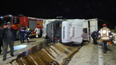 BURSA (AA) – Bursa'nın İnegöl ilçesinde devrilen tırın sürücüsü hayatını