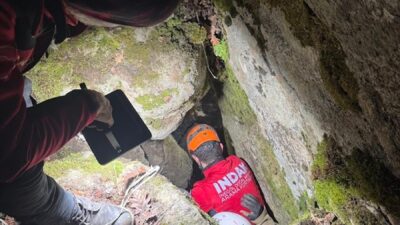 BURSA (AA) – Bursa'nın İnegöl ilçesinde kayalıkta mahsur kalan 2