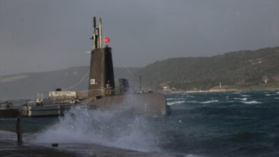 ÇANAKKALE (AA) – Çanakkale Boğazı'nda etkili olan kuvvetli fırtına nedeniyle