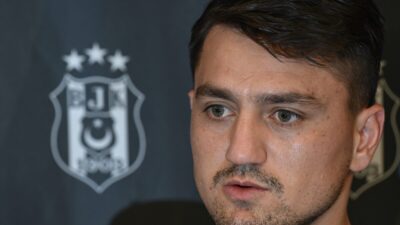 - Siyah-beyazlı futbolcu:
- "Kendimi Beşiktaş'ta çok mutlu hissediyorum. Satın alma