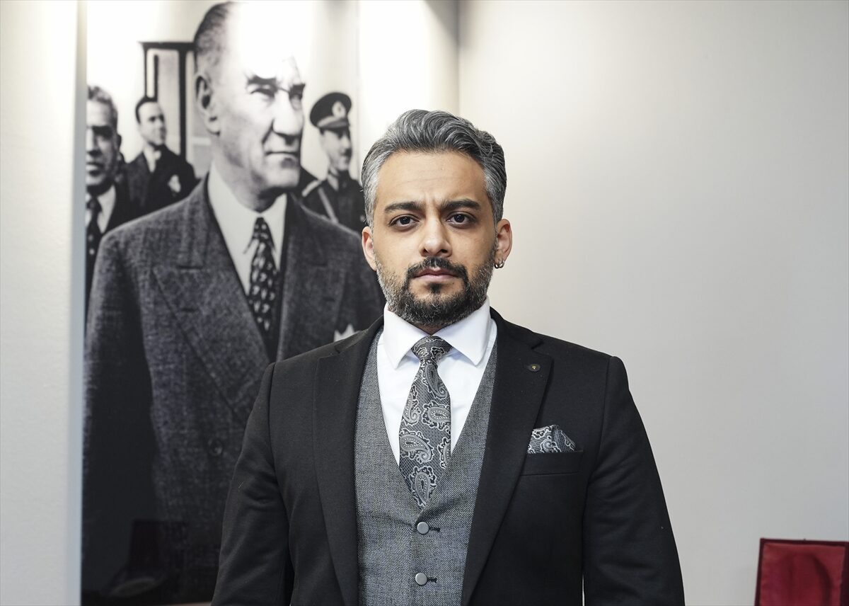 - Rus yüzücü Nikolai Andreevich Svechnikov'un annesi Galina Svechnikova:
- "Şu