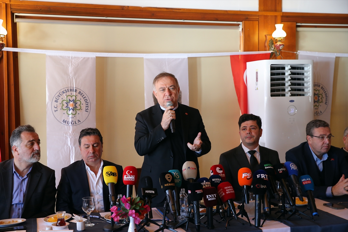 - "İyi bir yönetici, iyi bir belediye başkanı gazetelerde belediyeyle