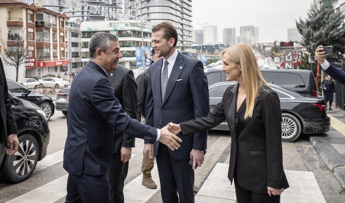 - Özgür Özel:
- "(Aziz İhsan Aktaş suç örgütü soruşturması) O