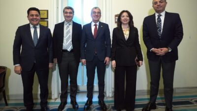 TBMM (AA) – CHP Grup Başkanvekili Gökhan Günaydın ile beraberindeki