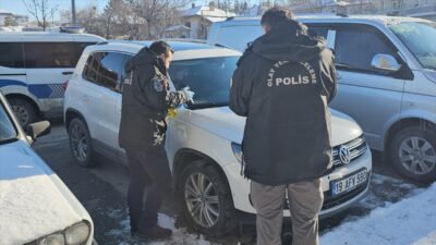 ÇORUM (AA) – Çorum'da bir avukata ait cipin ön camına