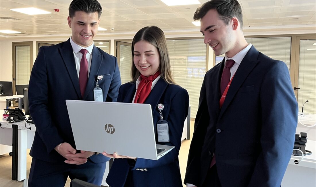 MERSİN (AA) – Çukurova Uluslararası Havalimanı çalışanları, Anadolu Ajansının (AA)