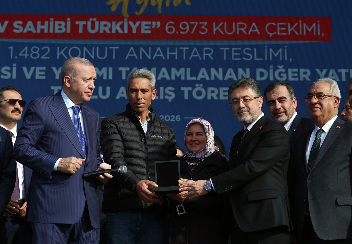 - "Yönettikleri belediyelerde işçiye maaş yerine harçlık veren kendileri değilmiş