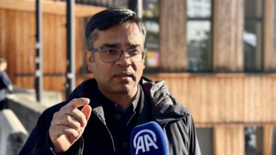 - Oxfam International İcra Direktörü Amitabh Behar:
- "Milyarderler medya evlerini,