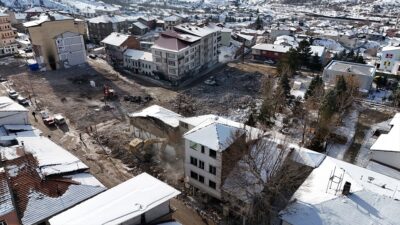 - İlçe merkezine 48 konut, 66 dükkan, 62 ofis olmak