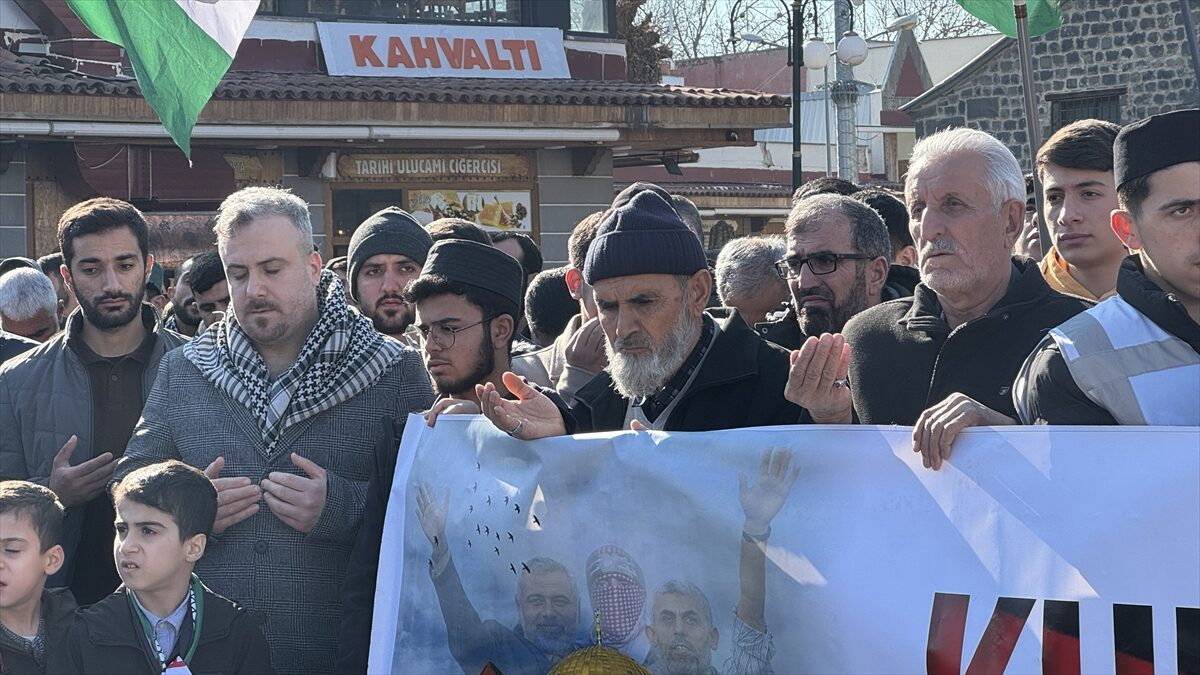 DİYARBAKIR (AA) – Diyarbakır'da "Dünya Kudüs Haftası" kapsamında bir araya