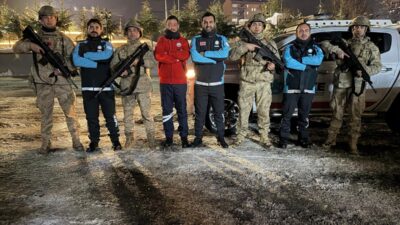 DİYARBAKIR (AA) – Diyarbakır'da kardan yolu kapanan kırsal mahalledeki 63