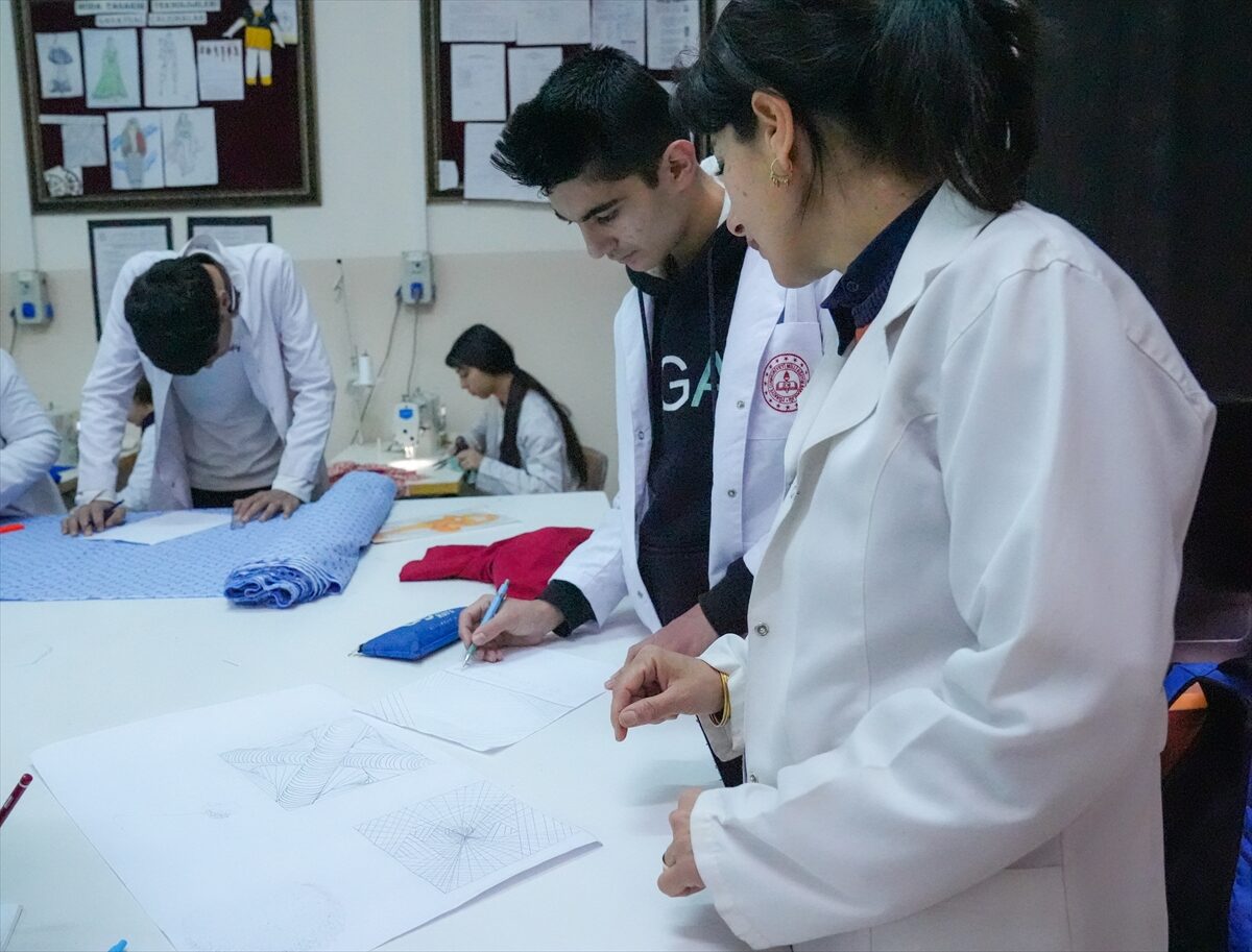 - Vali Gökhan Aydıner Mesleki ve Teknik Anadolu Lisesinde farklı