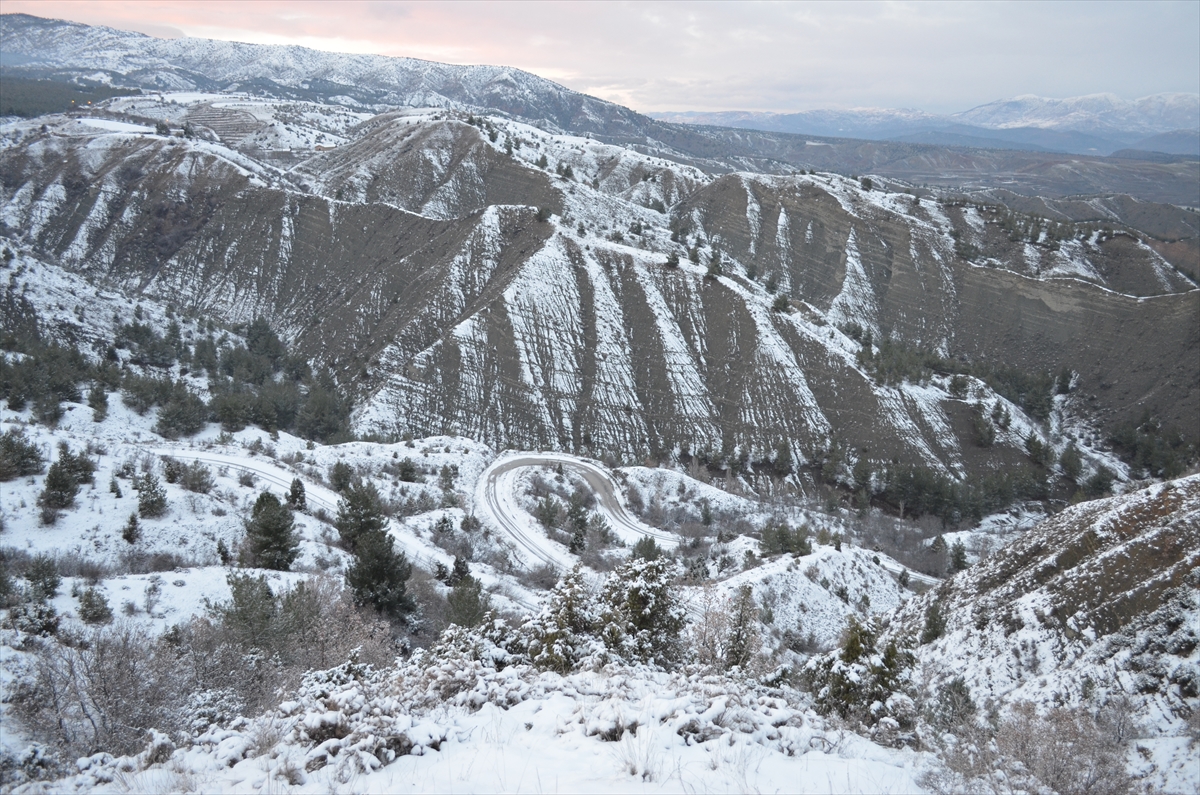 ÇORUM (AA) – Çorum'da Dodurga-Osmancık kara yolunun yoğun virajlı yaklaşık