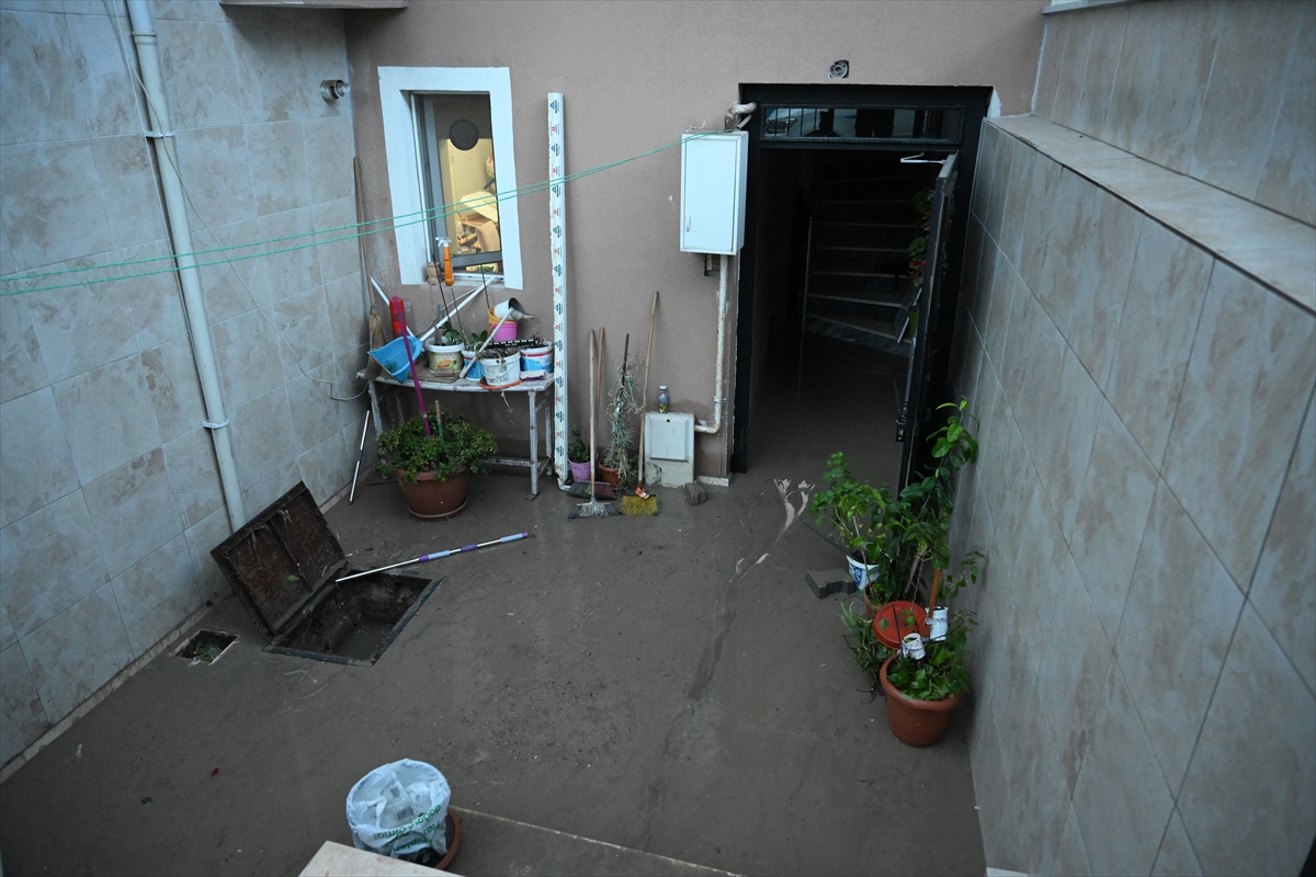 EDİRNE (AA) – Edirne’de kuvvetli sağanak etkili oluyor. Dünden bu