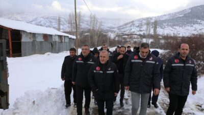 ELAZIĞ (AA) – Elazığ'da kar ve tipi nedeniyle ulaşıma kapanan