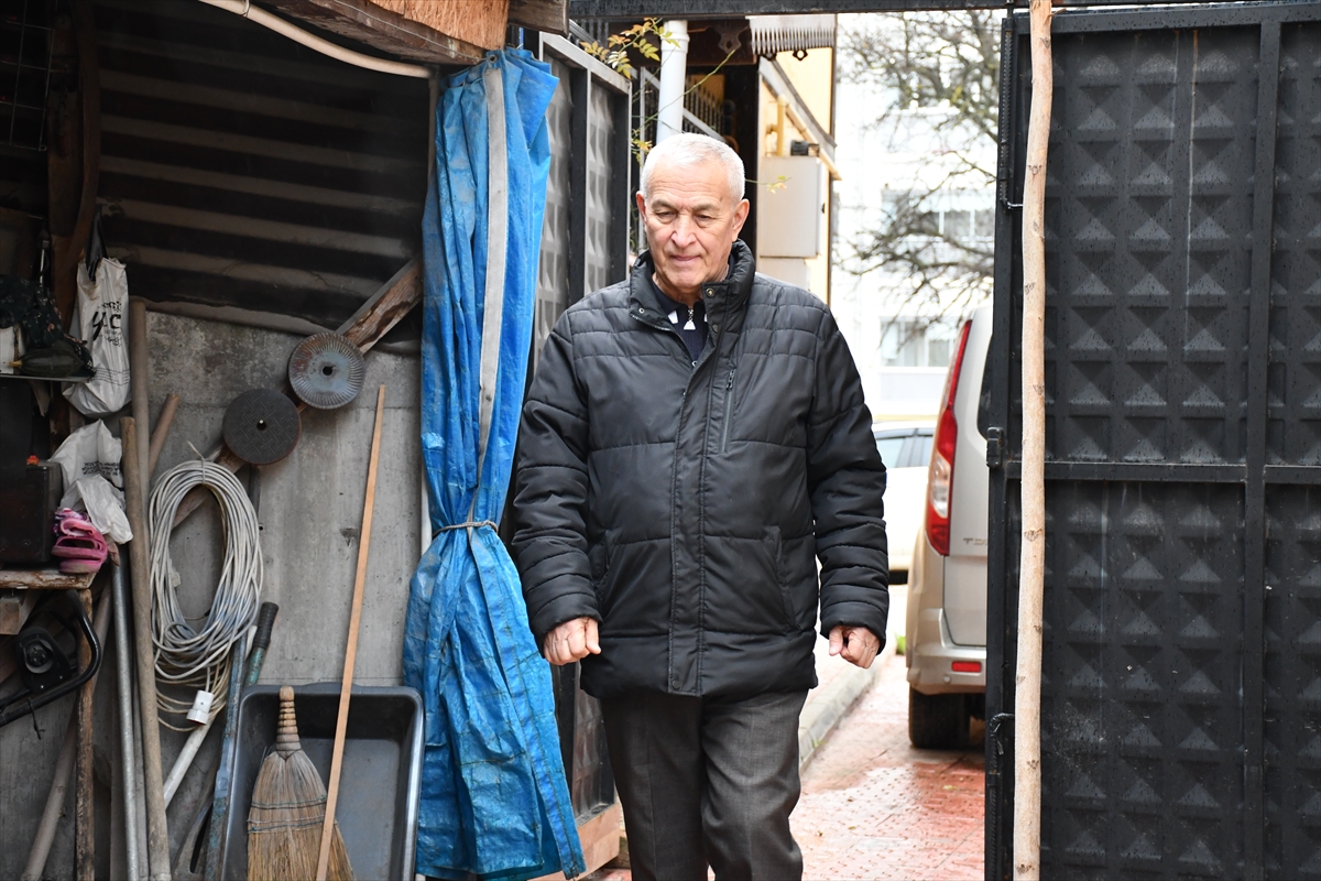 - Bilecik'in Bozüyük ilçesinde yaşayan 70 yaşındaki Mustafa Kan, emekliliğinin
