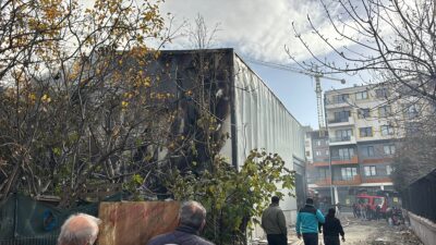 İSTANBUL (AA) – İstanbul Esenyurt'ta, içerisinde havalandırma malzemeleri bulunan depoda