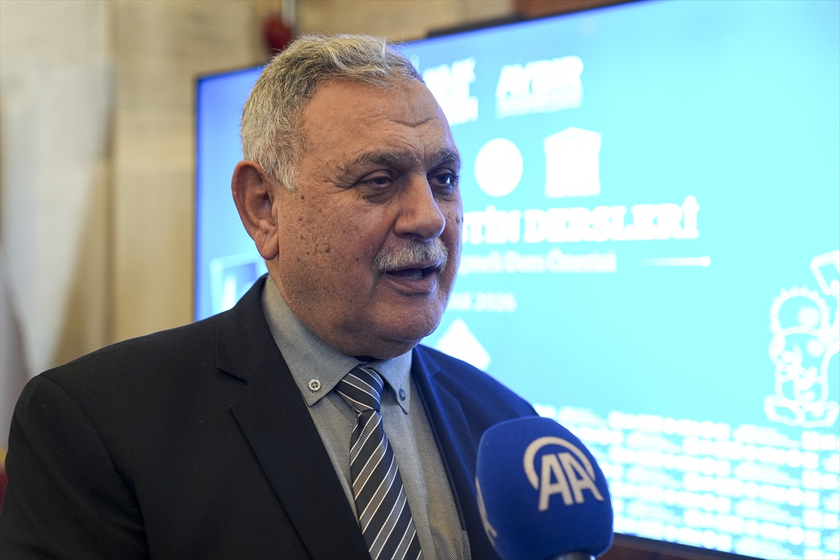 - "(Filistinliler) Çeşitli faaliyetler yaptılar ve geçici okullar kurdular; çadırların