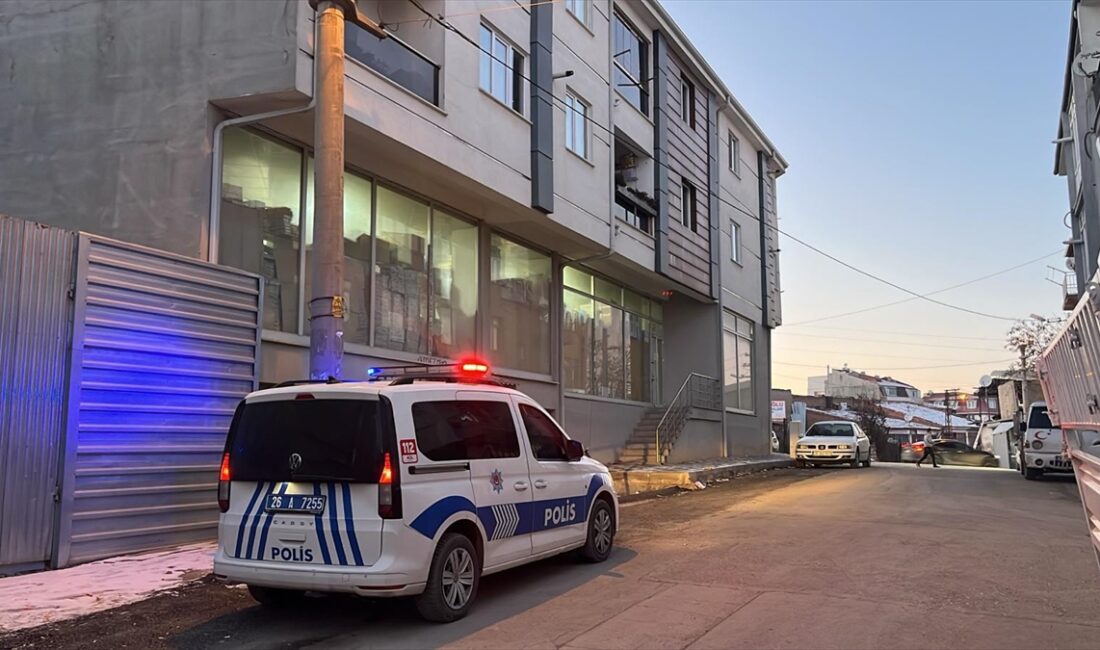 ESKİŞEHİR (AA) – Eskişehir'in Odunpazarı ilçesinde evlerinin altındaki iş yerinden