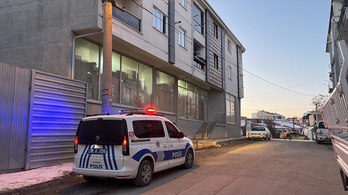 ESKİŞEHİR (AA) – Eskişehir'in Odunpazarı ilçesinde evlerinin altındaki iş yerinden