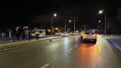 ESKİŞEHİR (AA) – Eskişehir'in Odunpazarı ilçesinde otomobilin çarptığı 3 yaya