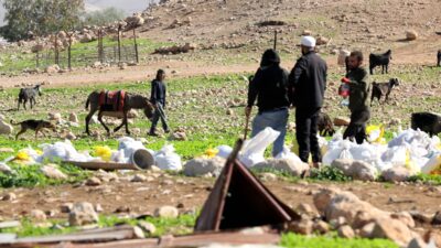 - Atıf Selim:
"Artık önümüzde göç etmekten başka bir seçenek kalmadı.