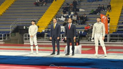 ANKARA (AA) – Milli eskrimci Furkan Yaman, Kolombiya'da düzenlenen Gençler