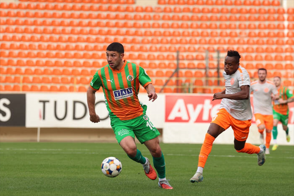 - Corendon Alanyaspor: 2 - Metaloglobus Bükreş: 0