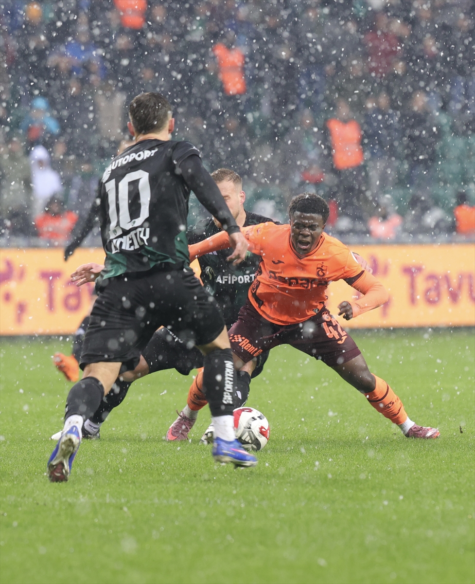 - Kocaelispor: 1 - Trabzonspor: 1 (İlk yarı)