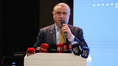 - Bakan Bak:
- "Hep beraber Türk sporunu daha yukarıya taşımaya