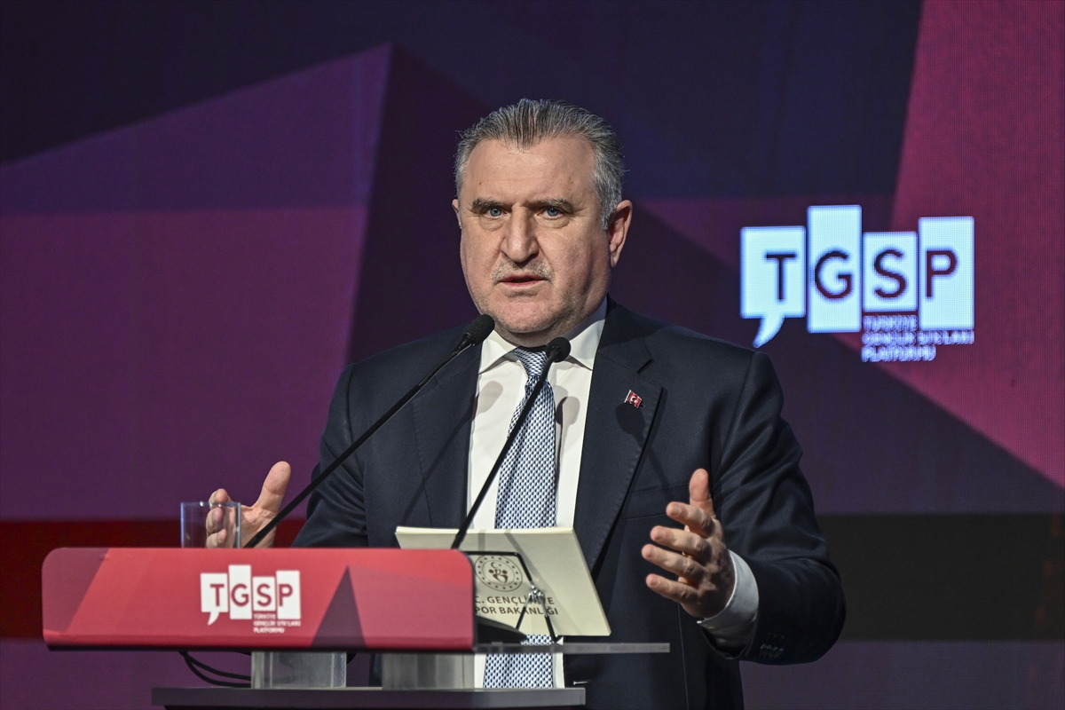 - "Küçük kulüplerde değişik görüşlere sahip, değişik yapılara sahip gençler